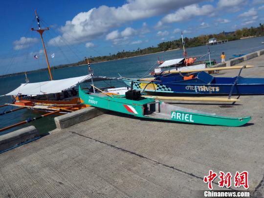 圖為被救助的菲律賓漁民的漁船。 中交公路規劃設計院有限公司 攝